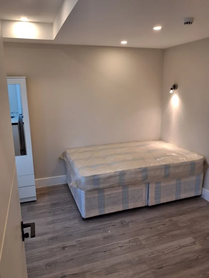Flat Leavesden Road in Watford