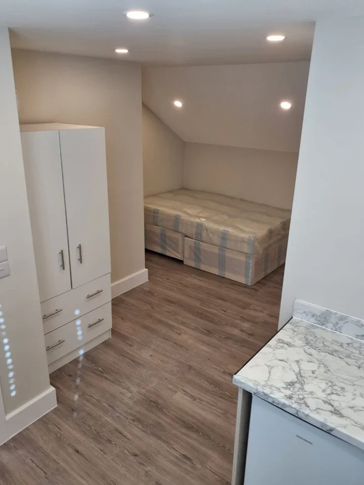 Flat Leavesden Road in Watford