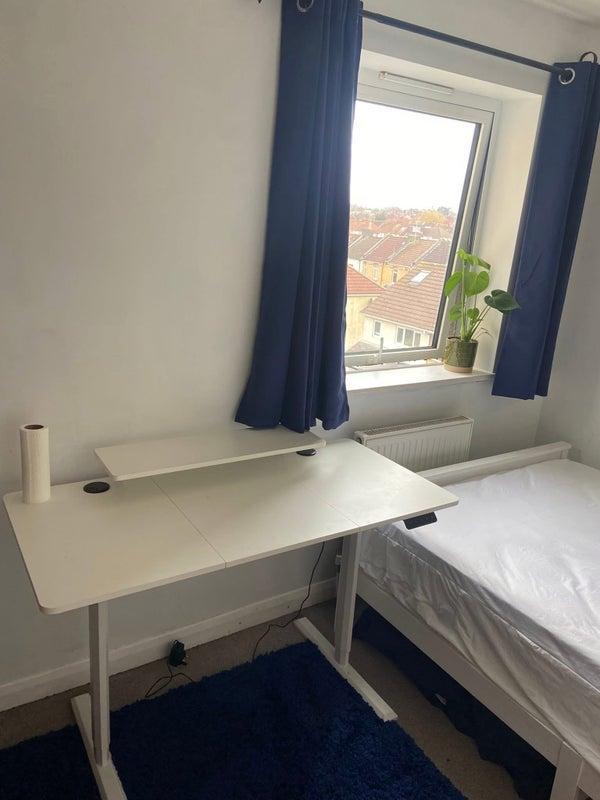 Room Two Mile Hill Road in Bristol