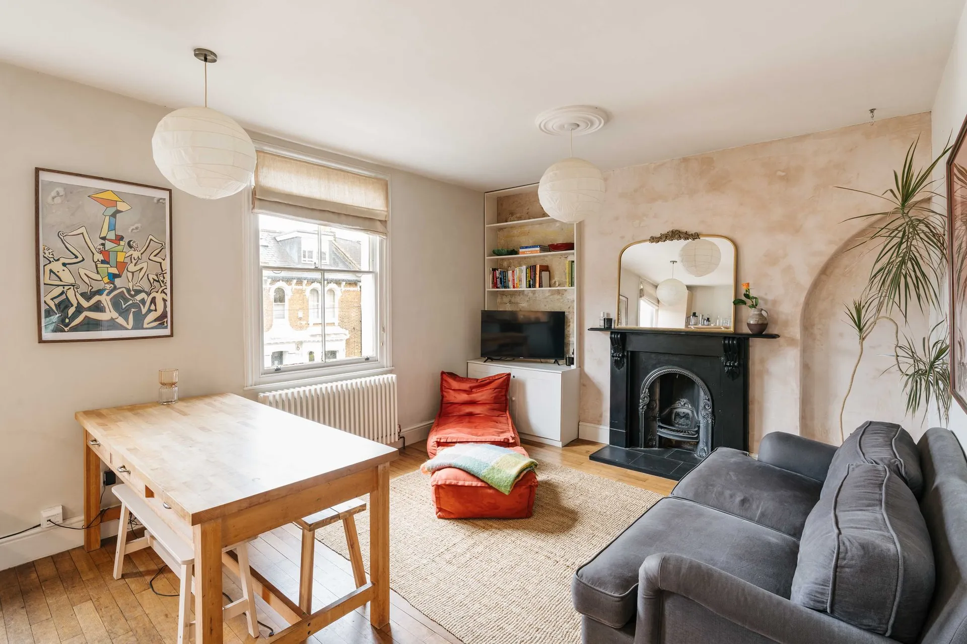 Flat Brookfield Road in Greater London