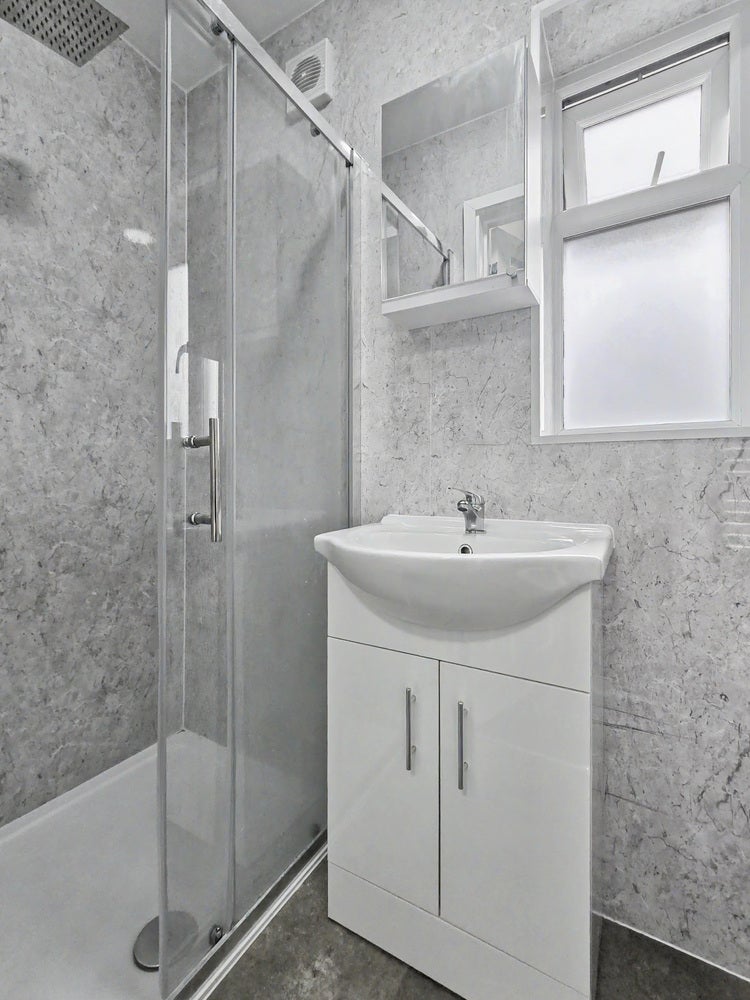 Room Cardiff Road in Watford