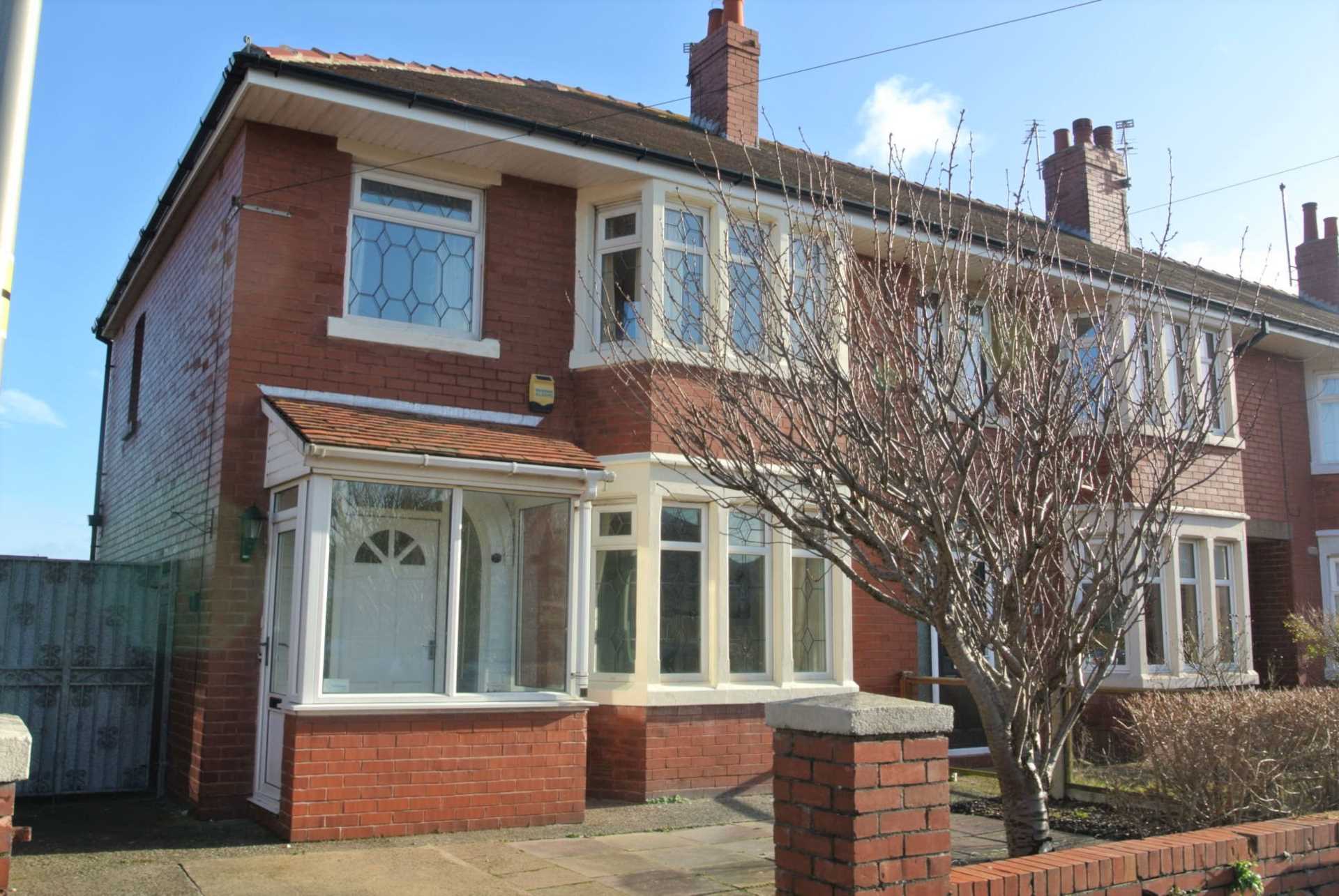 House Plumpton Avenue in Common Edge