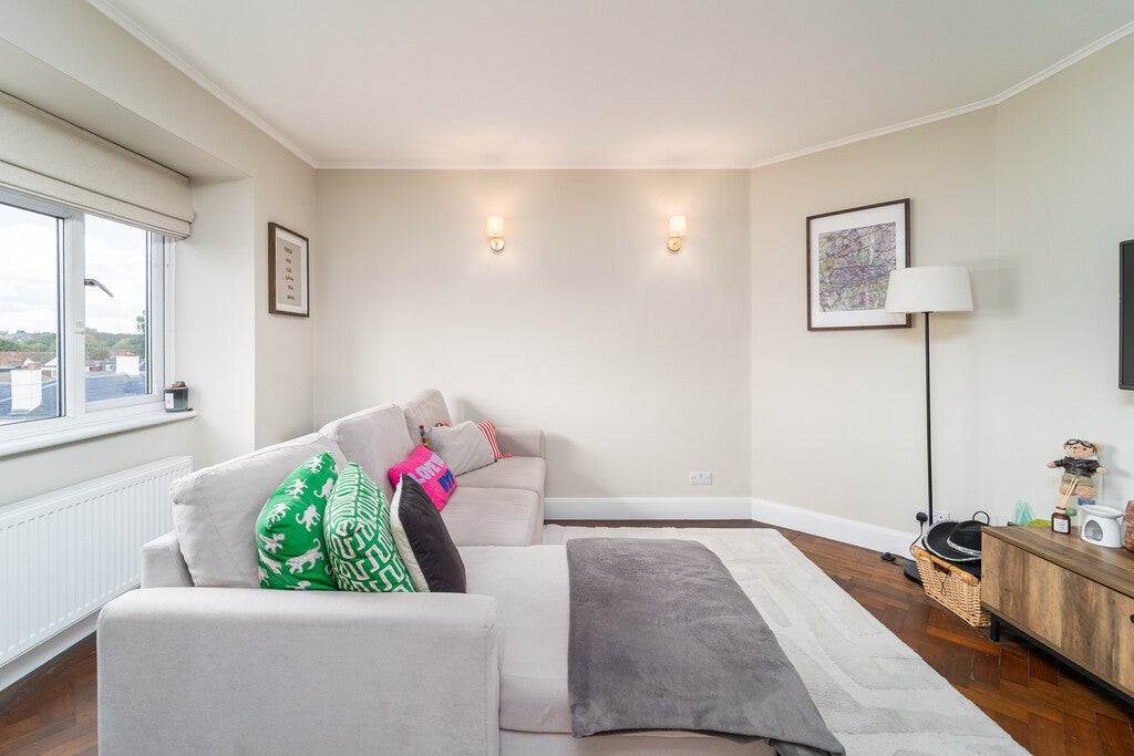 Flat Hampden Road in Greater London