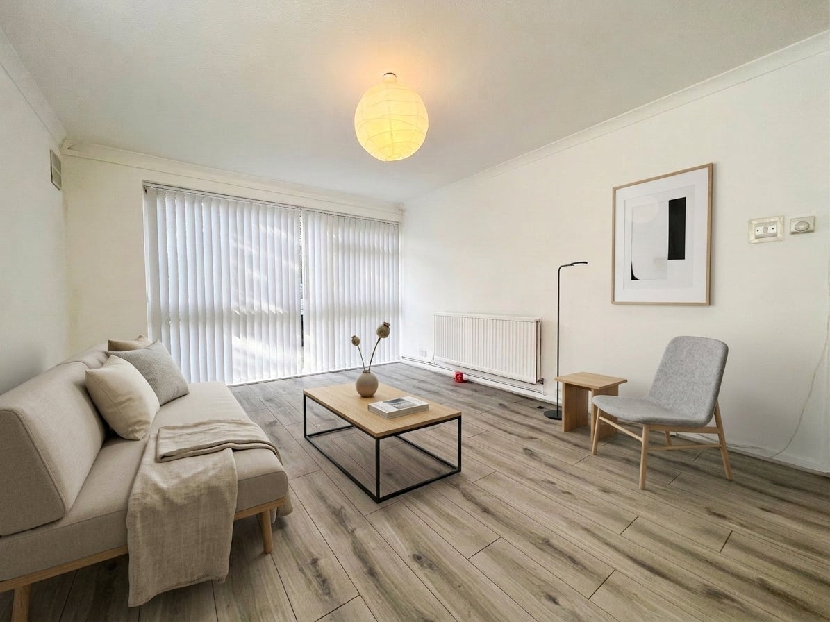 Flat Durham Road in Greater London