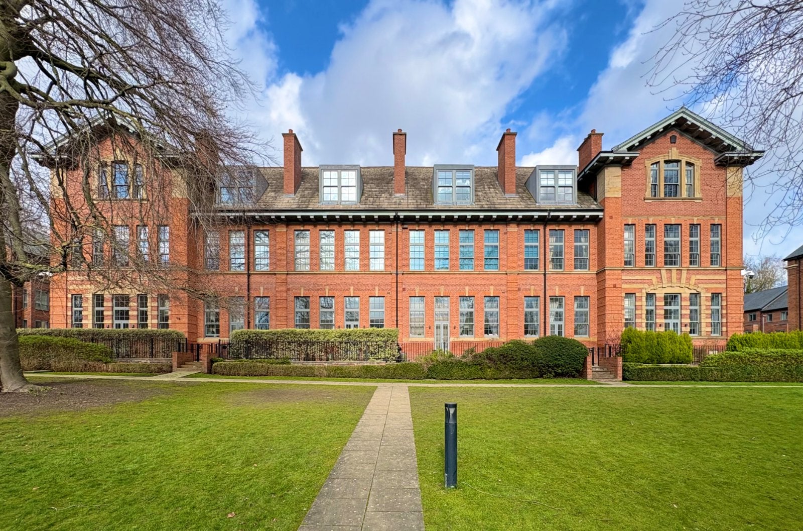 Flat Victoria Gardens in Leeds