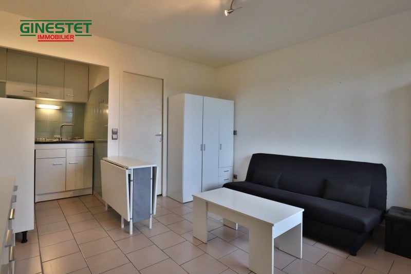 Room Rue Jean de La Fontaine in Sainte-Savine