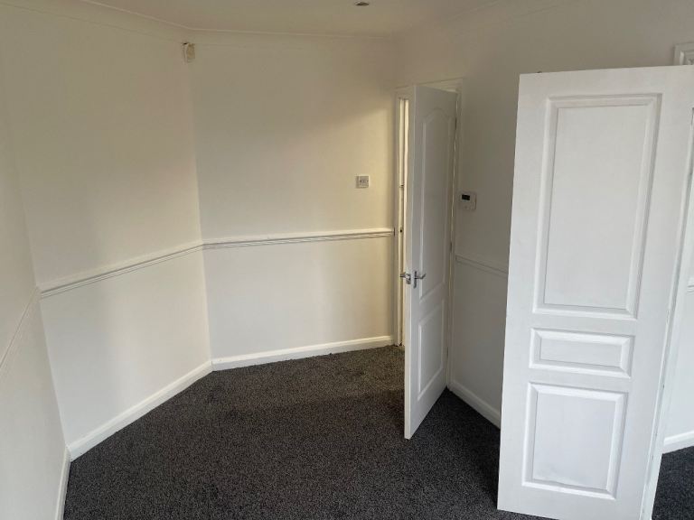 Flat Barnsley Road in Wakefield
