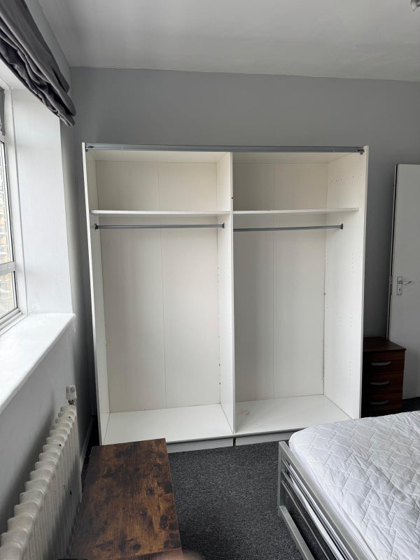 Room Churchill Gardens Road in City of Westminster