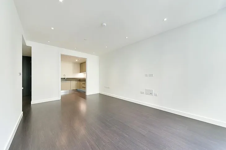 Flat Alie Street in Greater London