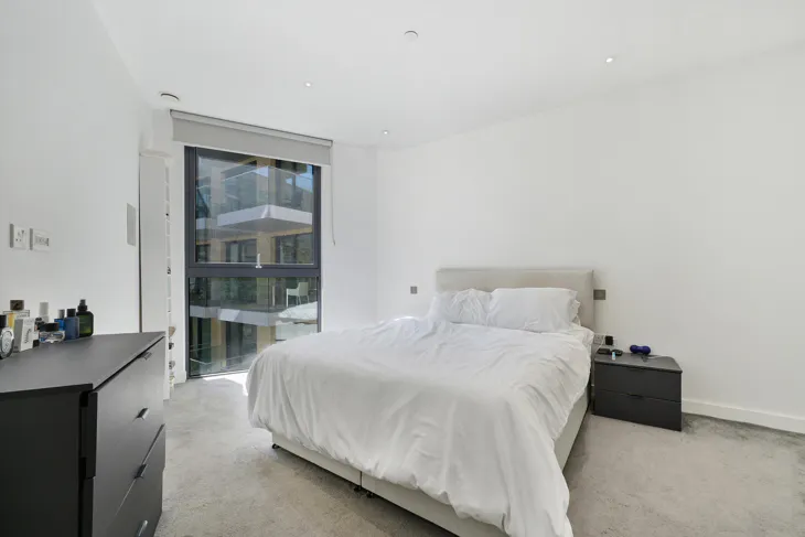 Flat Alie Street in Greater London
