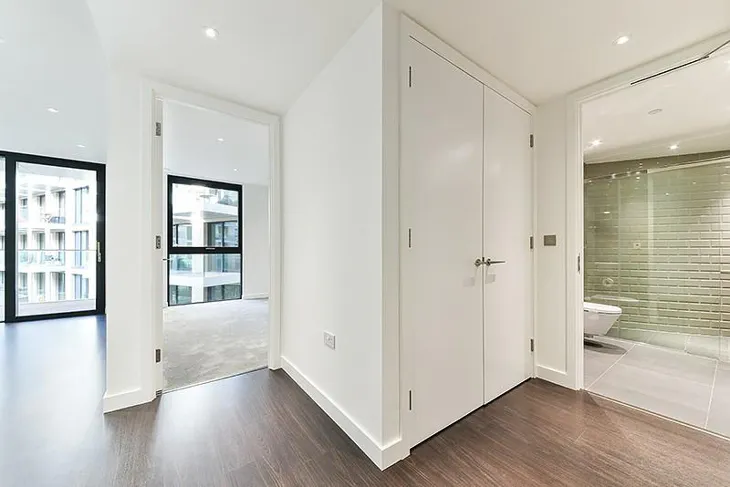 Flat Alie Street in Greater London