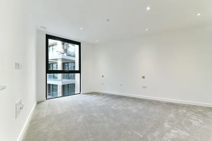 Flat Alie Street in Greater London