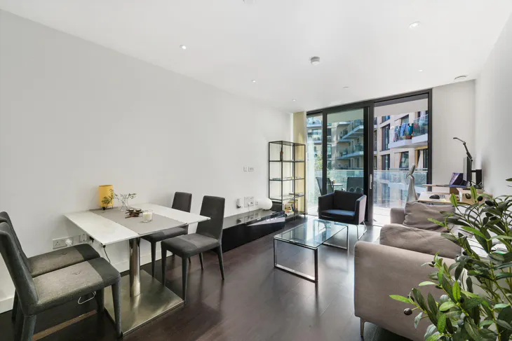 Flat Alie Street in Greater London