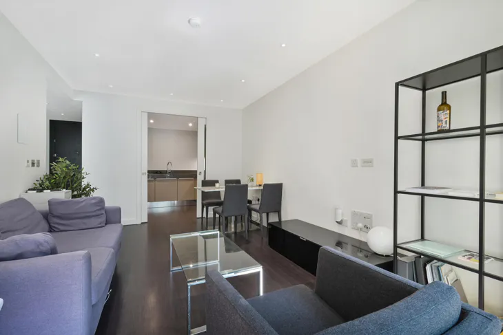 Flat Alie Street in Greater London