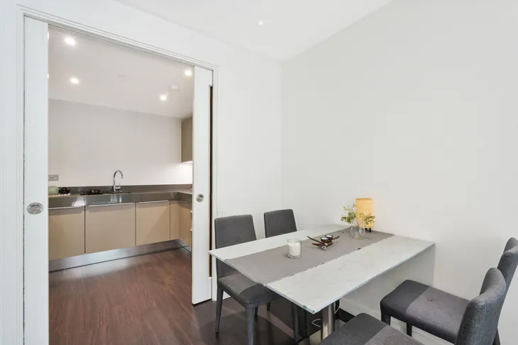 Flat Alie Street in Greater London