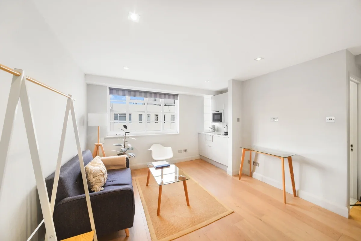 Flat Bray Place in Greater London