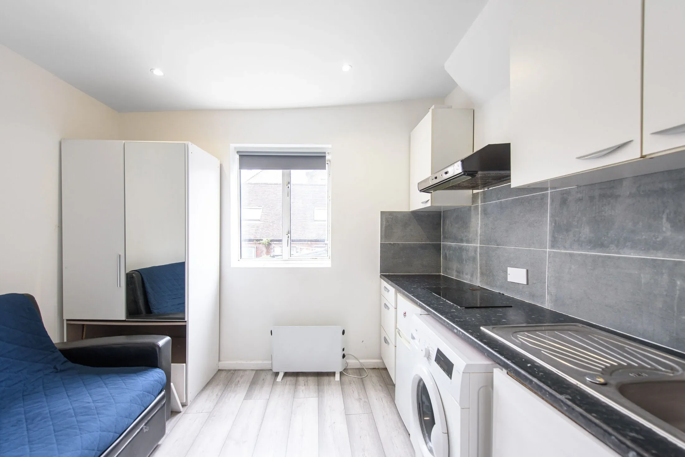 Flat Hemstal Road in Greater London