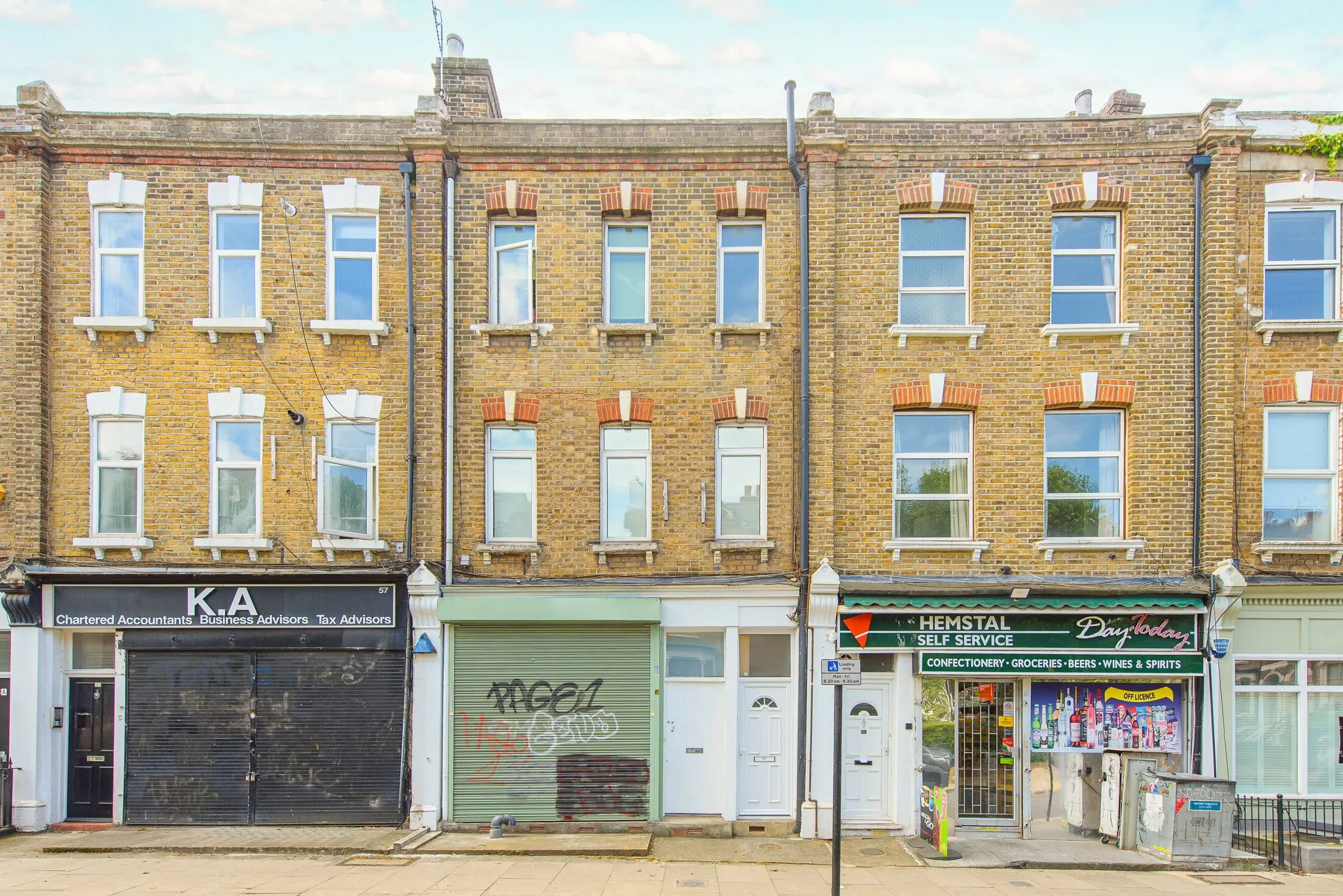 Flat Hemstal Road in Greater London
