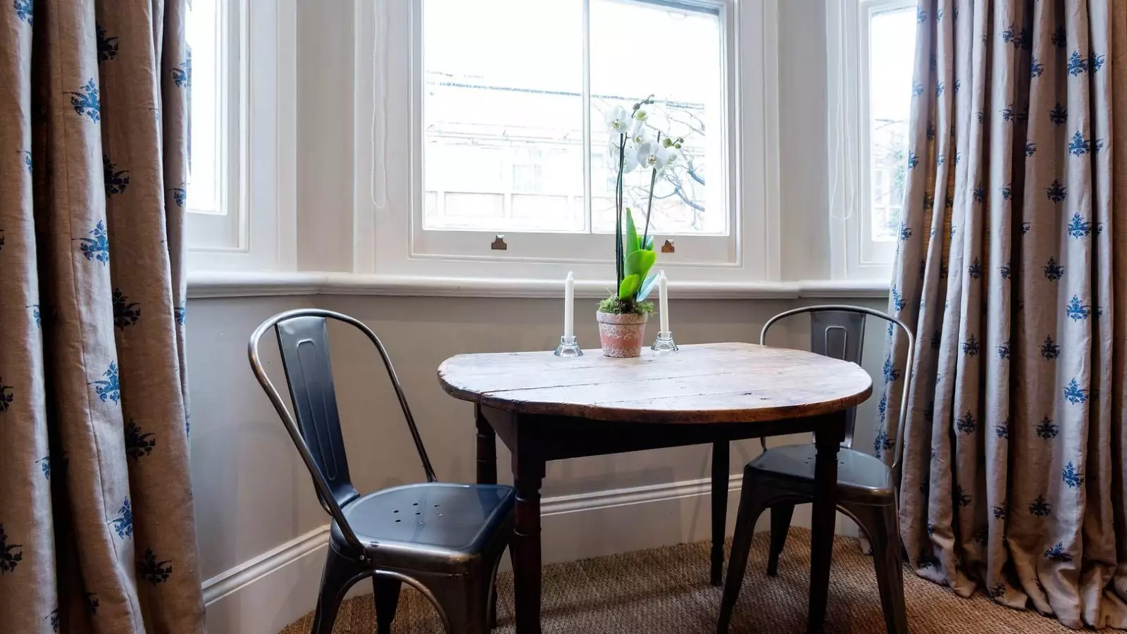 Flat Richmond Way in Greater London
