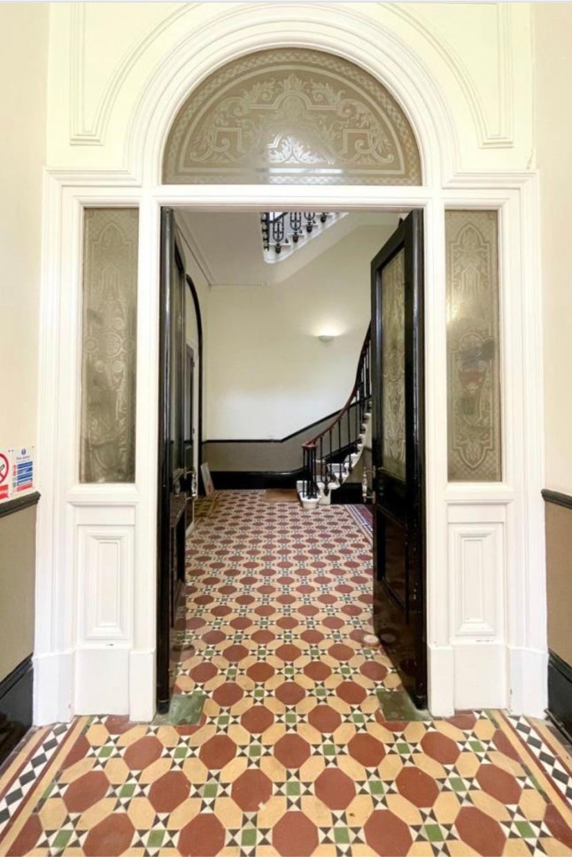 Flat Rosslyn Hill in Greater London
