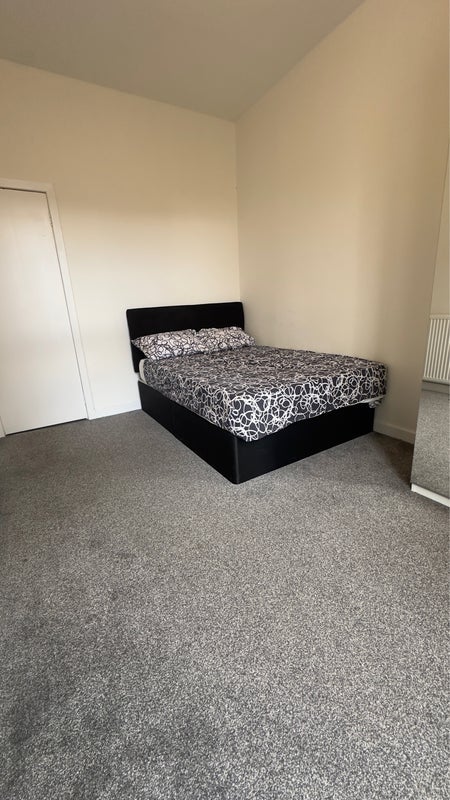 Room Elderslie Street in Glasgow