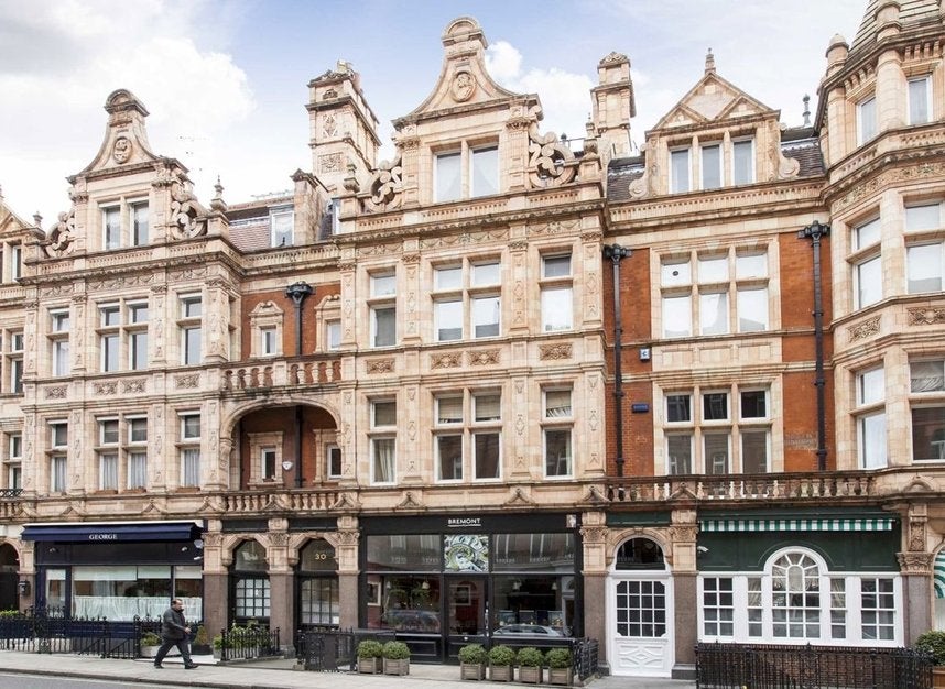 Flat Mount Street in City of Westminster
