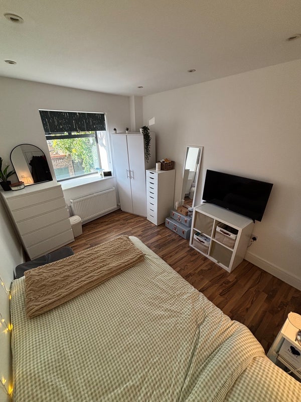 Flat Cambridge Heath Road in Greater London