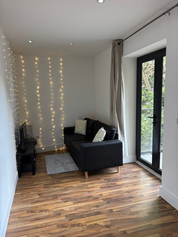 Flat Cambridge Heath Road in Greater London