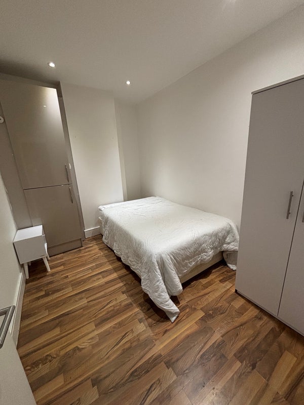 Flat Cambridge Heath Road in Greater London