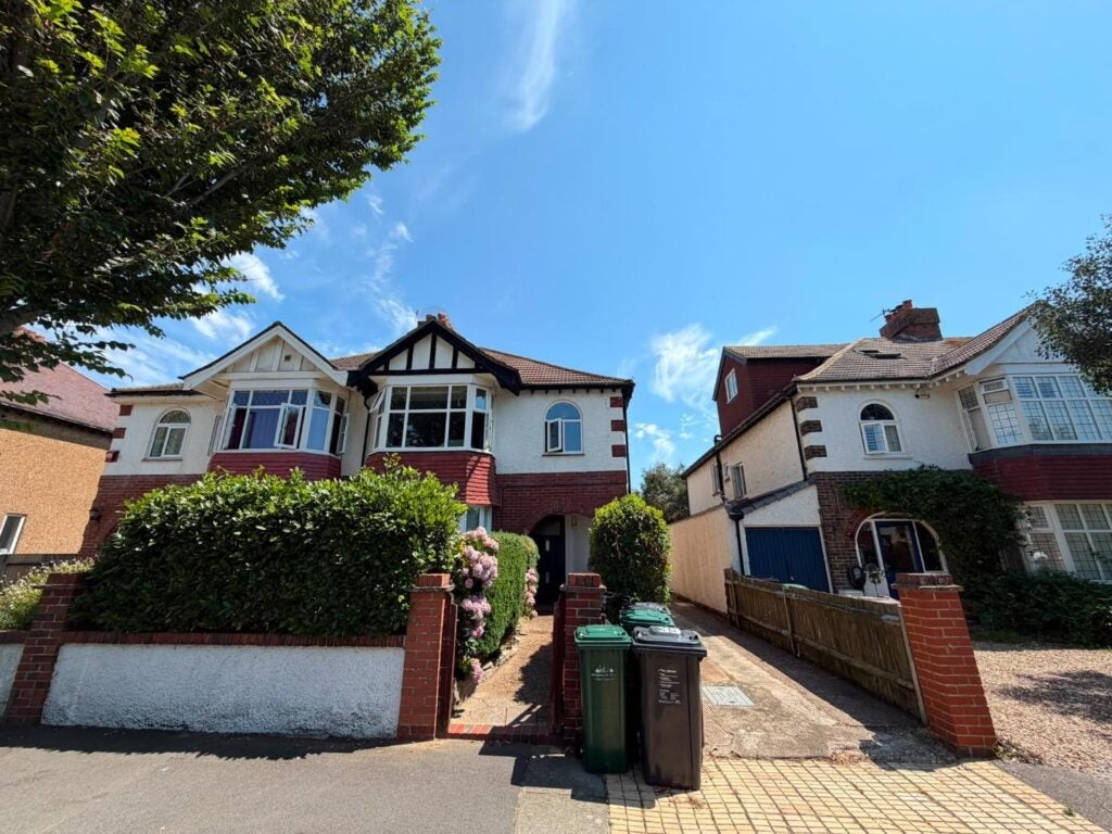 Flat Welbeck Avenue in Portslade by Sea