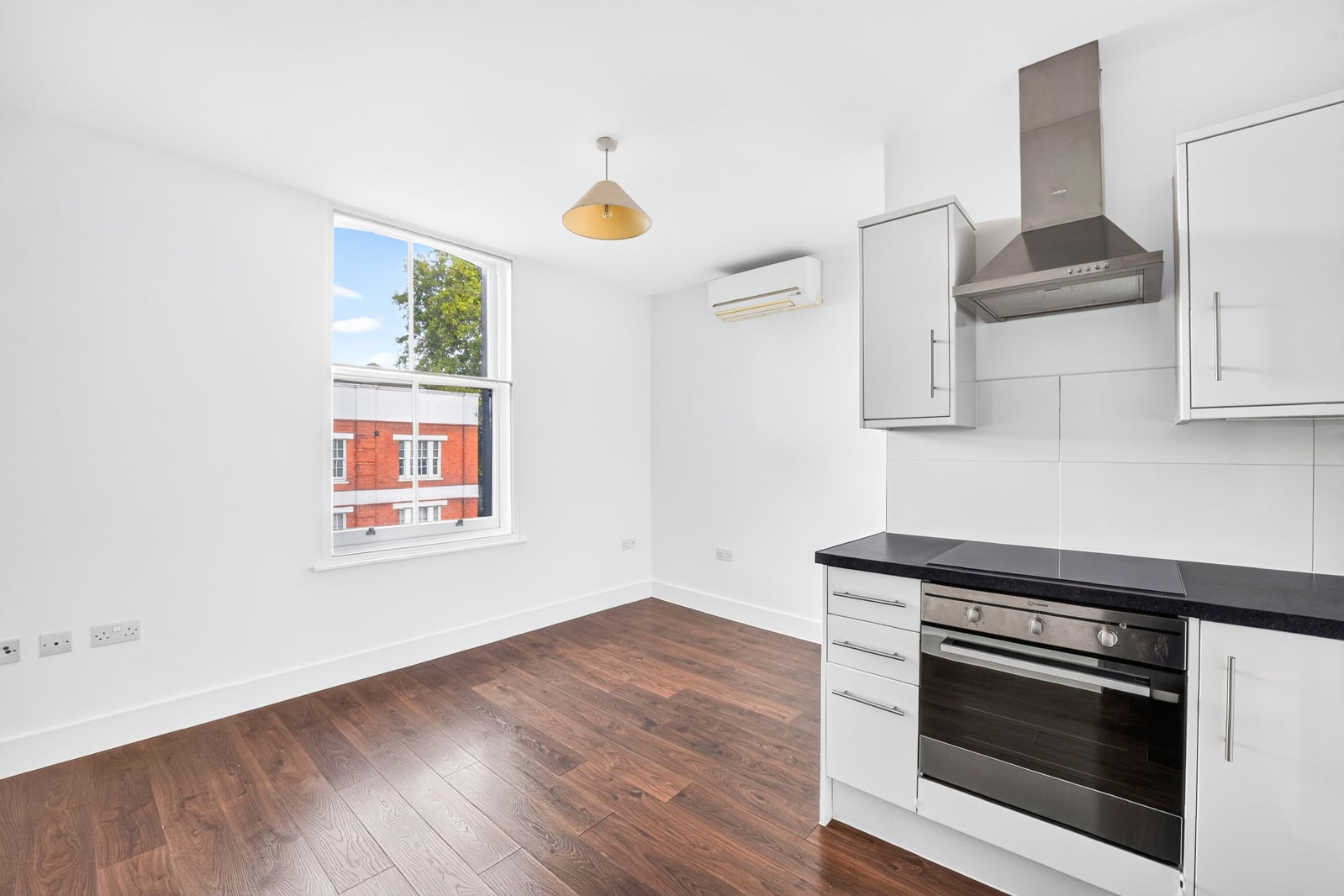 Flat Bethnal Green Road in Greater London