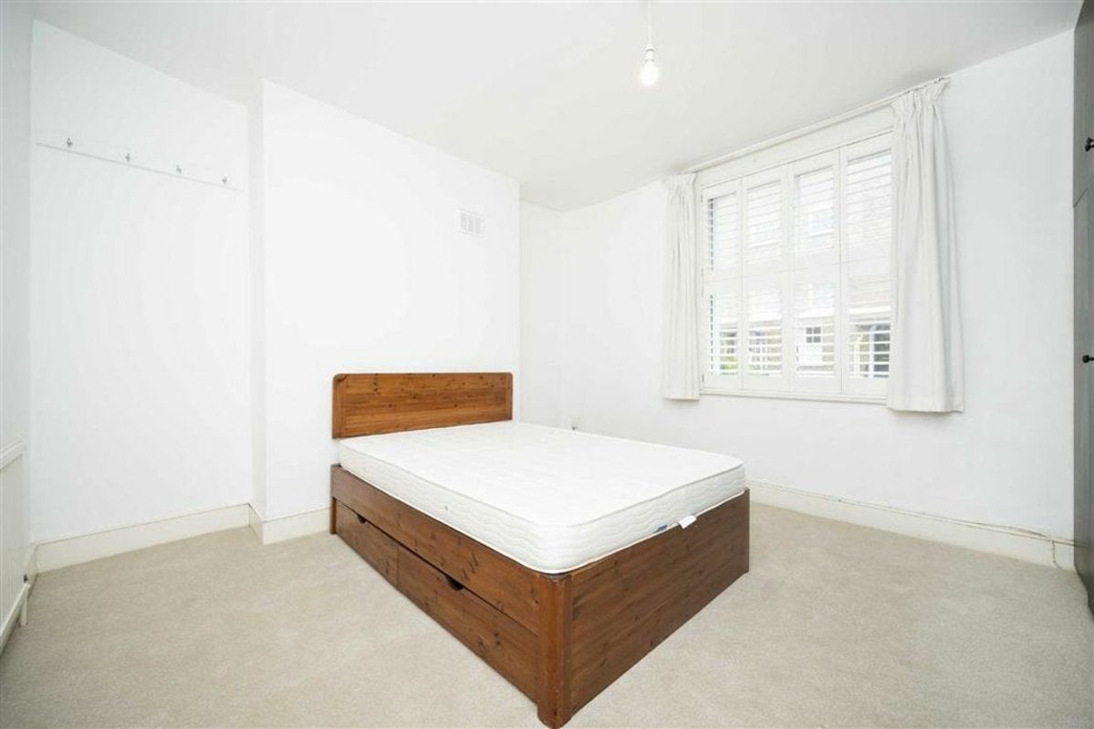Flat Queensbridge Road in Greater London