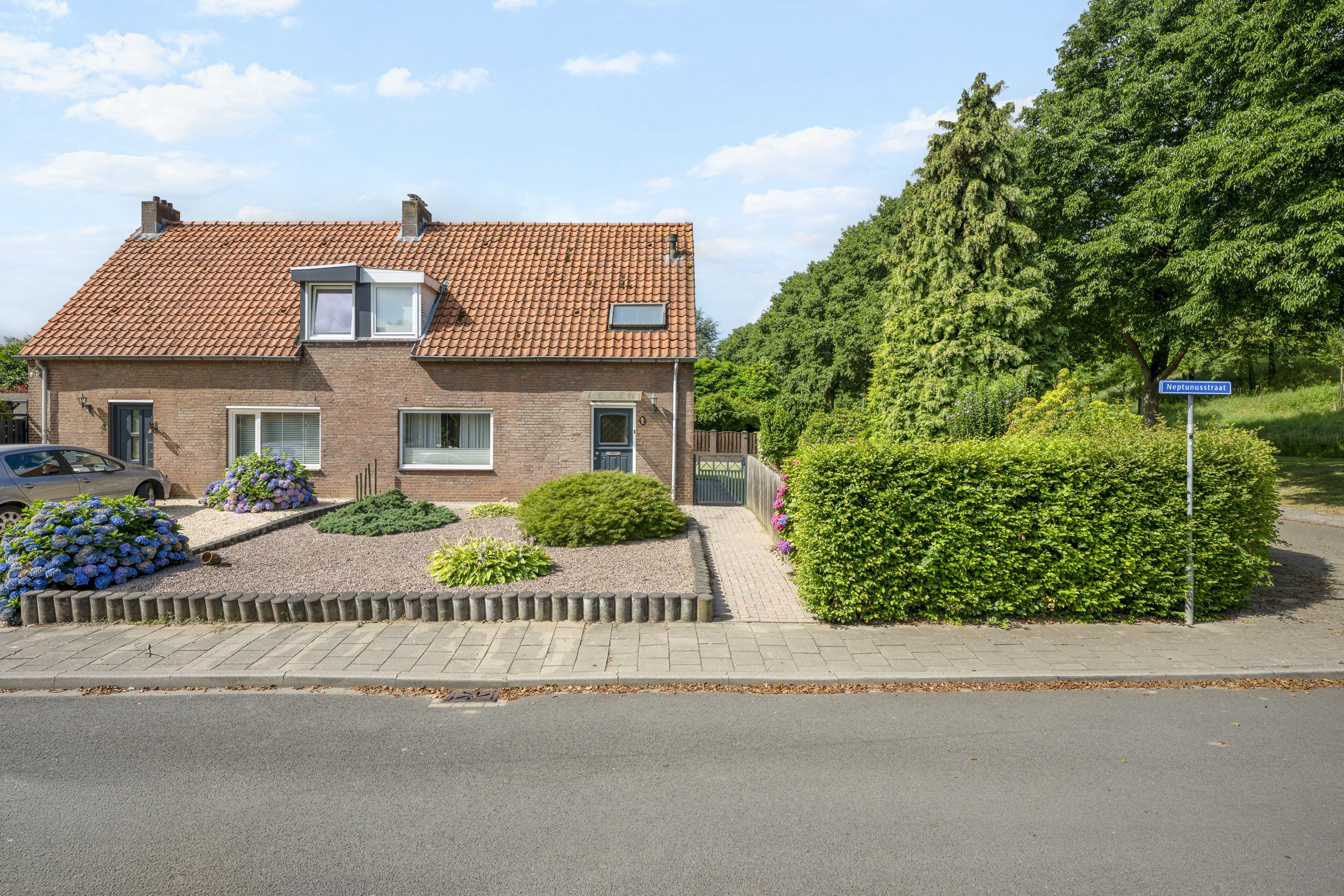 Huis Dorpstraat 2 in Buchten