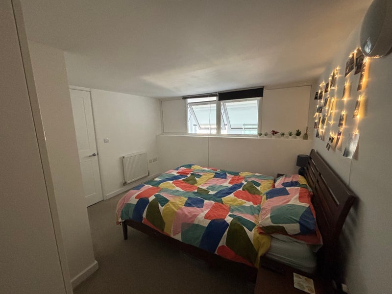 Room Holbrook Road in Greater London