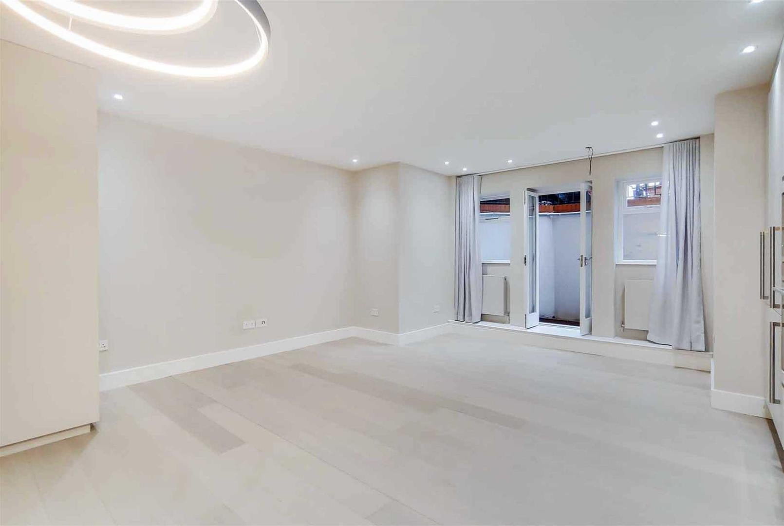 Flat Fitzjohn's Avenue in Greater London