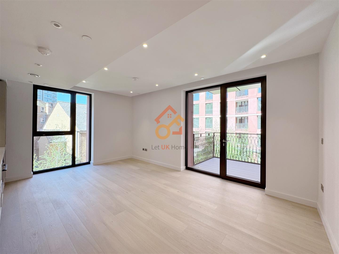 Flat TOTTERIDGE COMMON in London