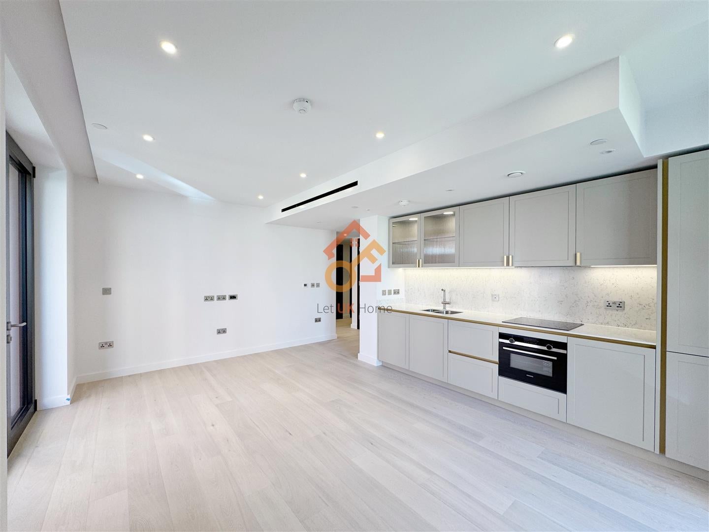 Flat TOTTERIDGE COMMON in London