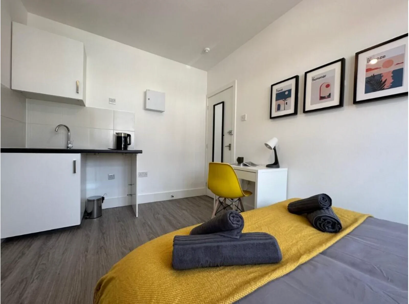 Room Braeside Road in Greater London