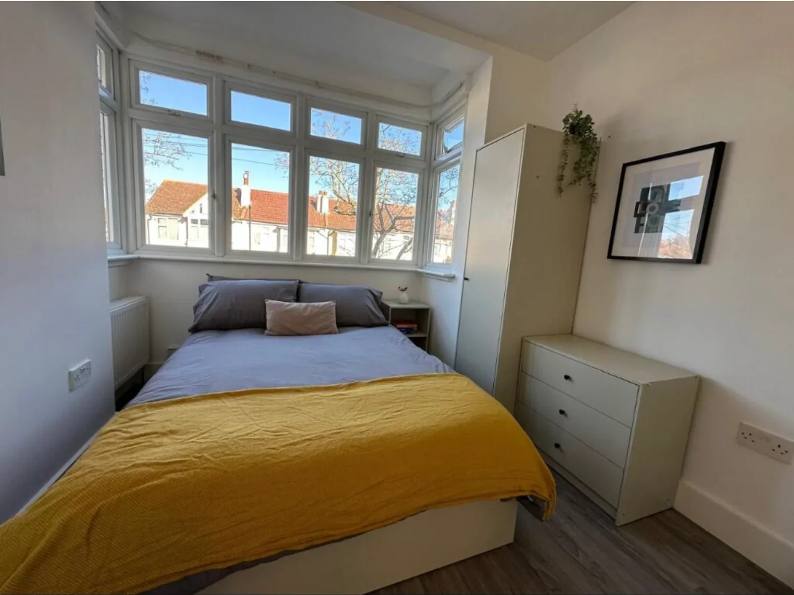 Room Braeside Road in Greater London