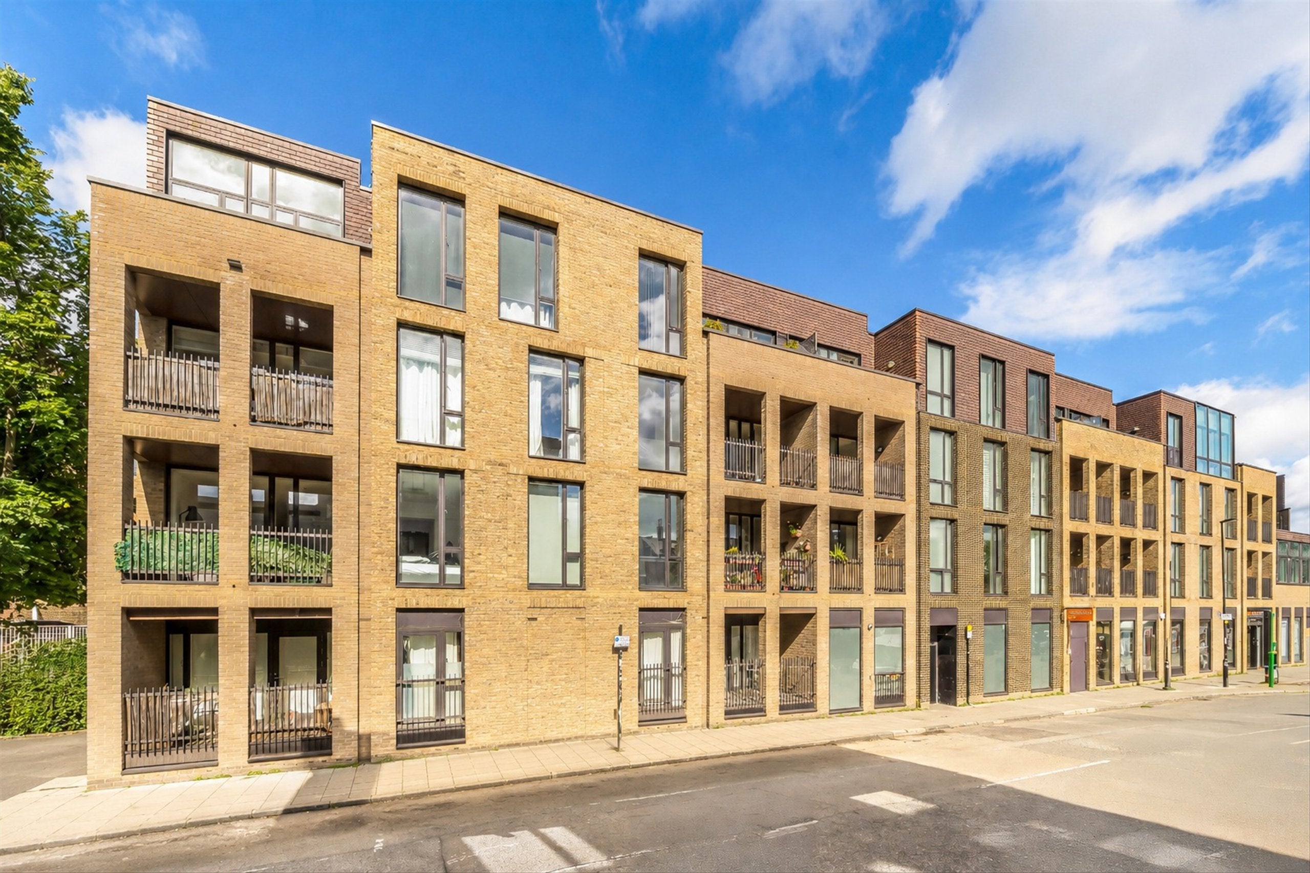 Flat Brockley Road in Greater London
