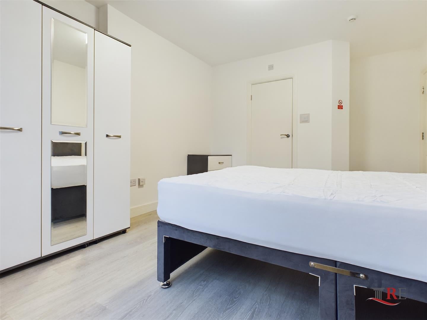 Room East Hill in Greater London