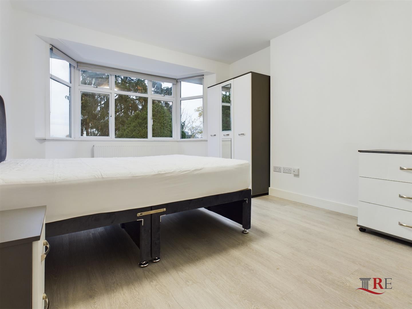 Room East Hill in Greater London