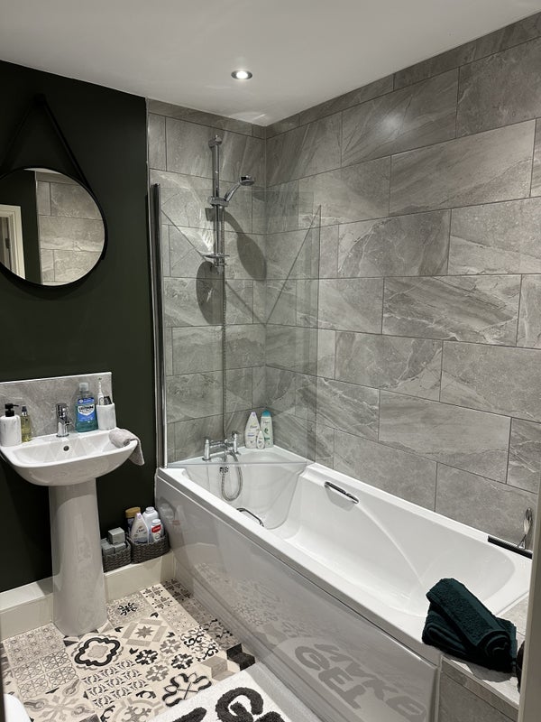 Room Elizabeth Court in Wakefield