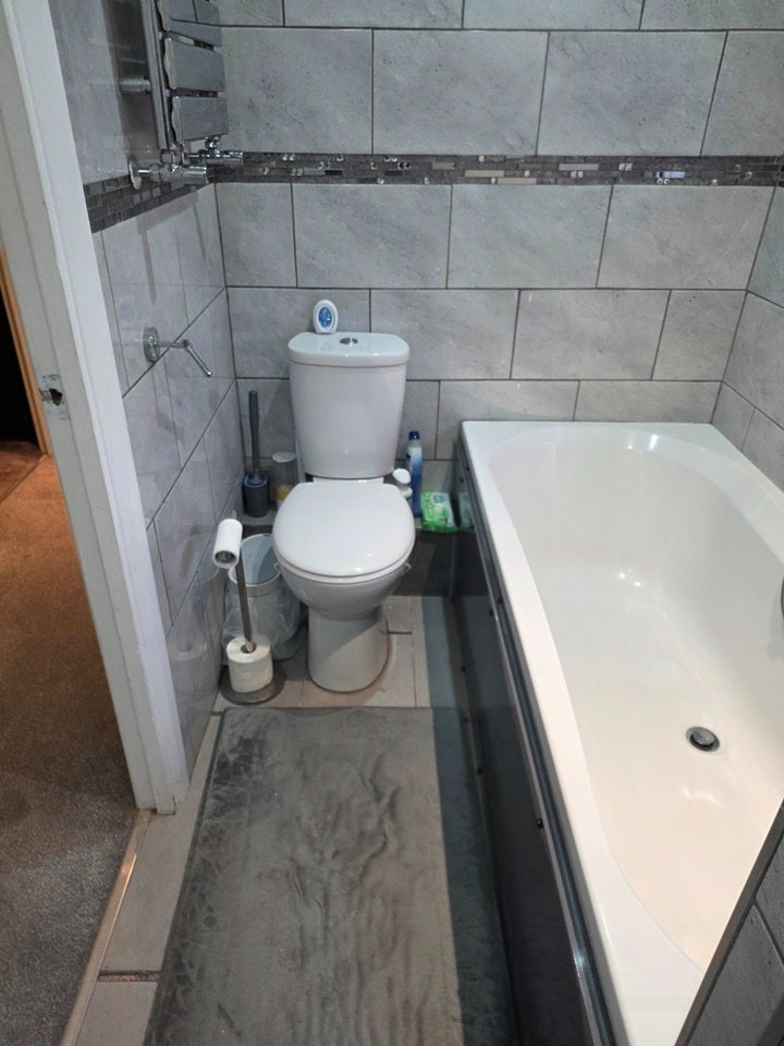Room Graham Road in Greater London
