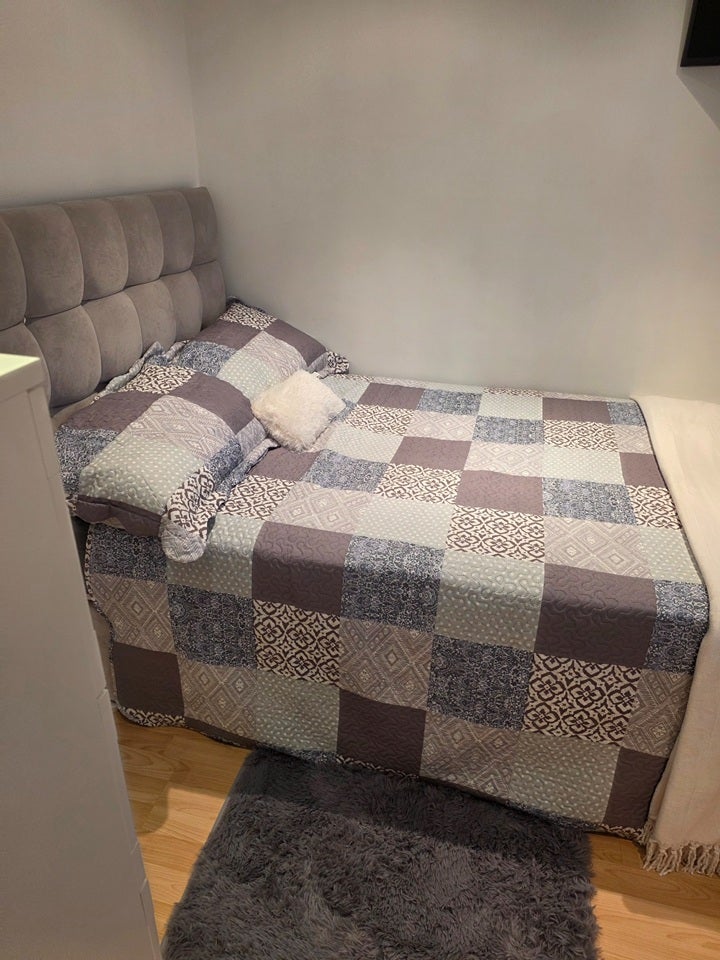 Room Graham Road in Greater London