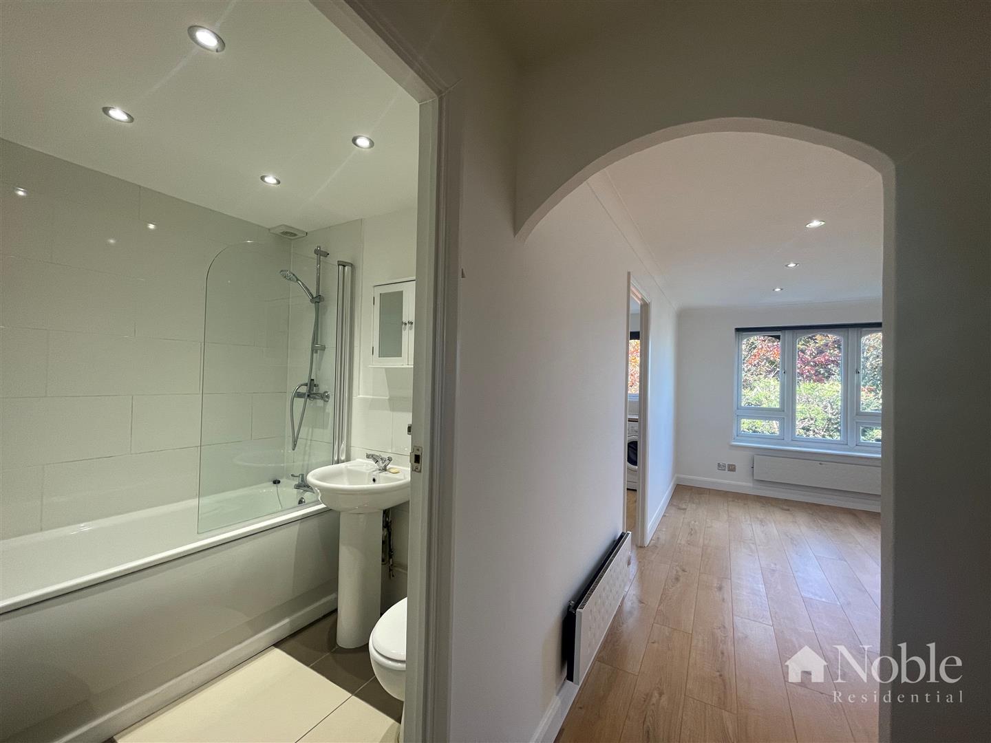 Flat Frazer Close in London