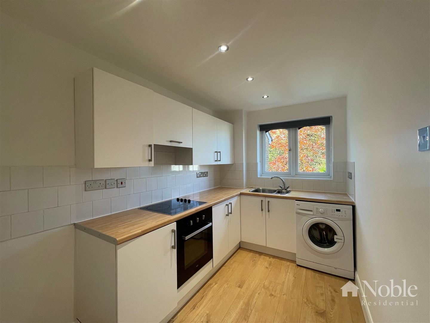 Flat Frazer Close in London