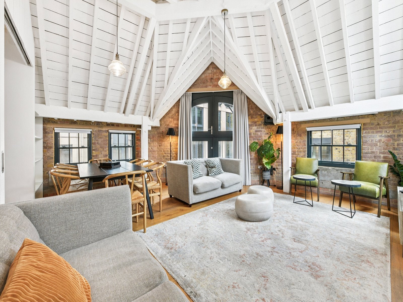 Flat Long Acre in City of Westminster