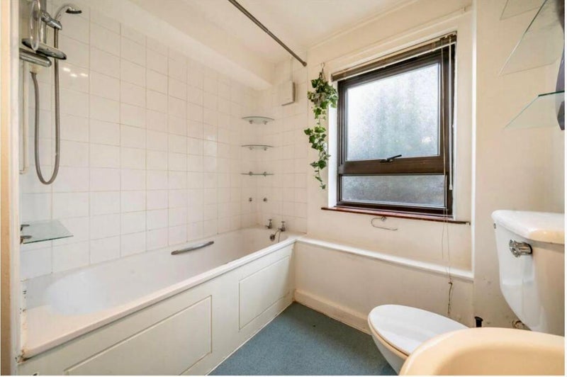 Room Castle Road in Greater London
