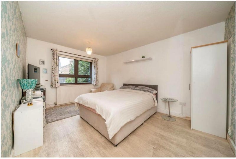 Room Castle Road in Greater London